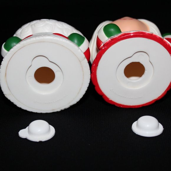 Christmas Salt and Pepper Shakers | Hallmark Santa and Mrs. Claus Shakers - Picture 4 of 14